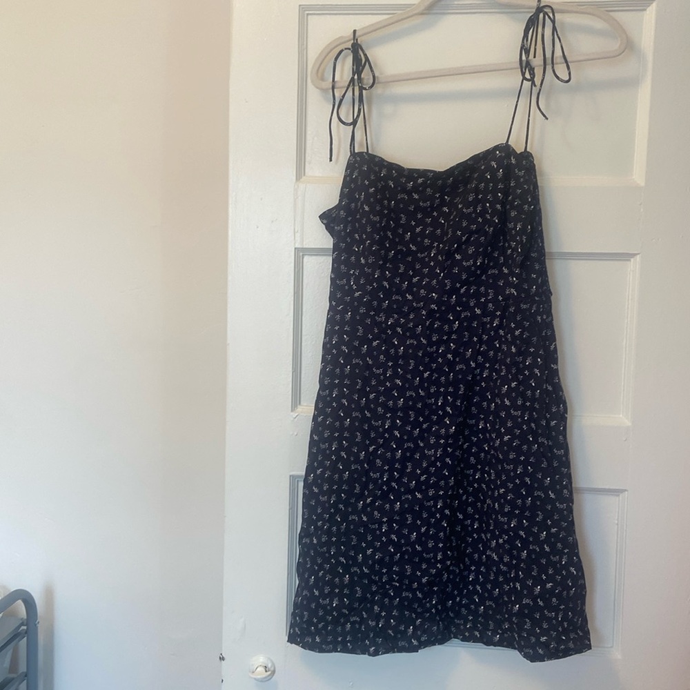 Old Navy, L, navy blue  patterned flower dress with tie straps!